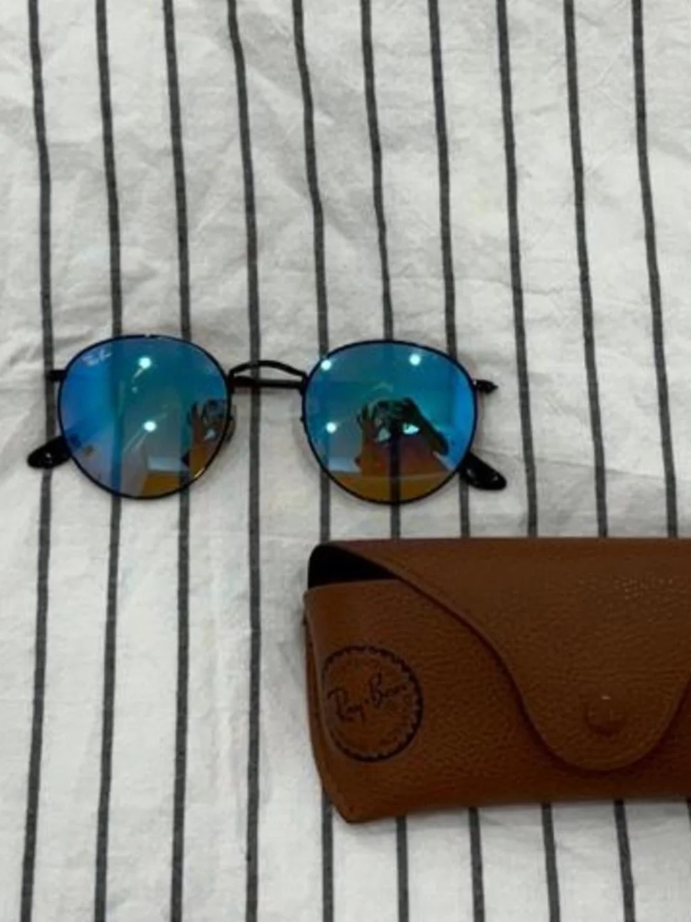 Blue reflective aviator ray ban sunglasses!